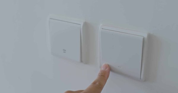 Interrupteurs à détecteur de mouvement : simplicité et innovation pour l'éclairage