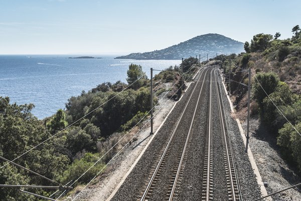 Le plaisir de visiter la plage de Normandie en train