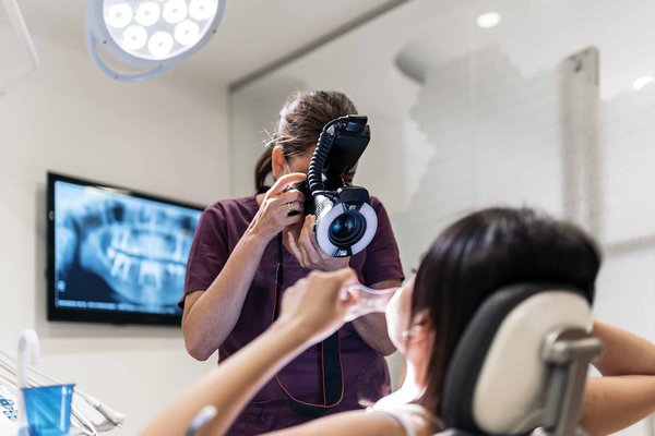 La clinique de l'Île Perrot offre-t-elle des services de radiologie dentaire ?